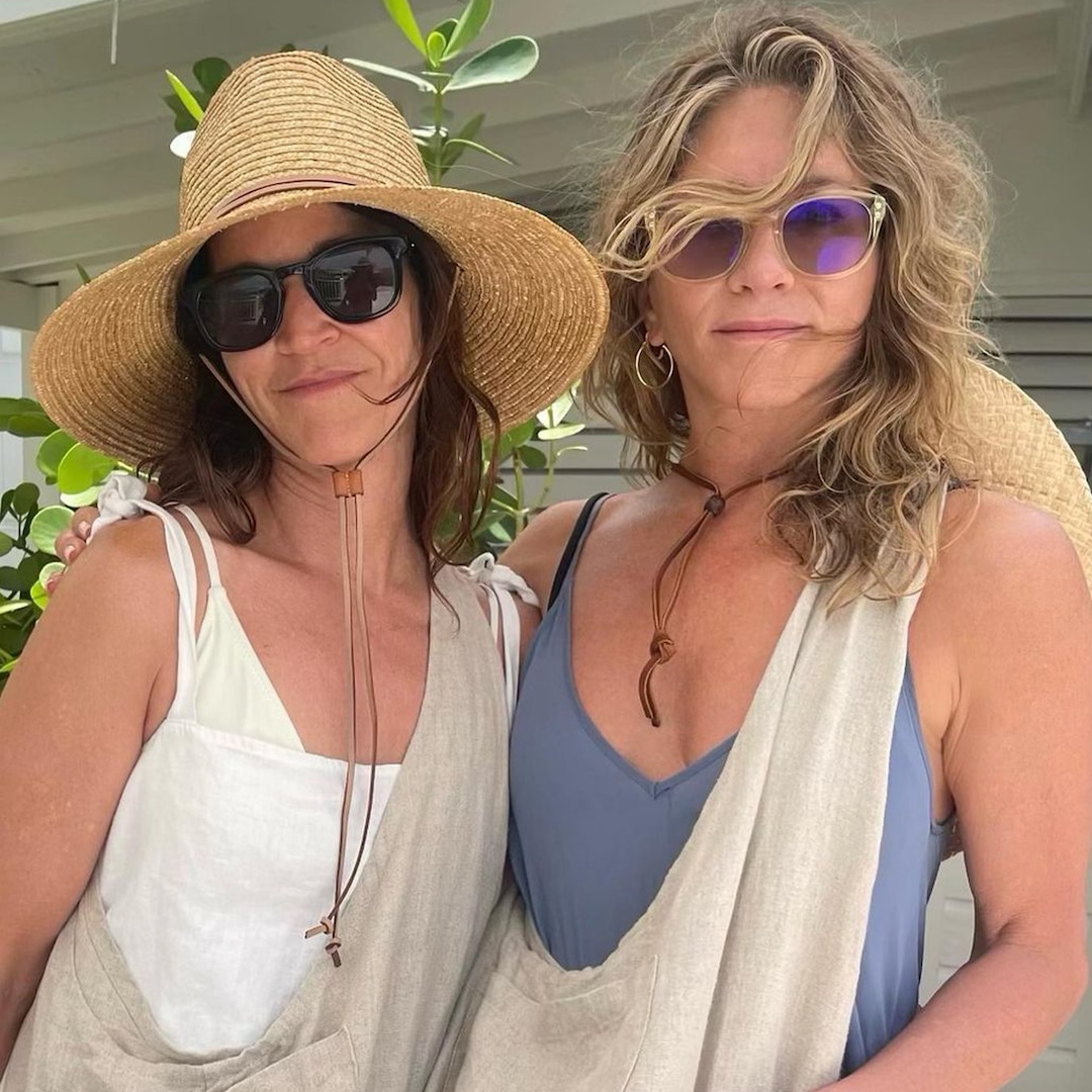 Jennifer Aniston & Jason Bateman Soak Up the Sun on Tropical Vacation